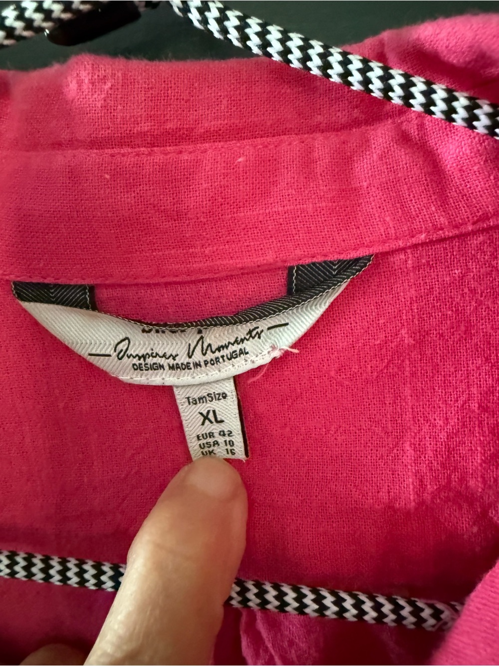 Bright Pink Women's Button-Front Shirt - Unknown Brand from Portugal - Picture 7 of 7